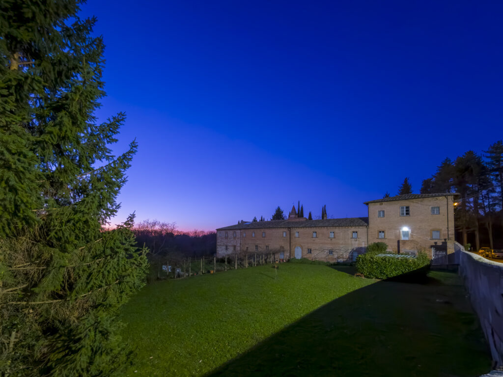 Il convento con il suo giardino